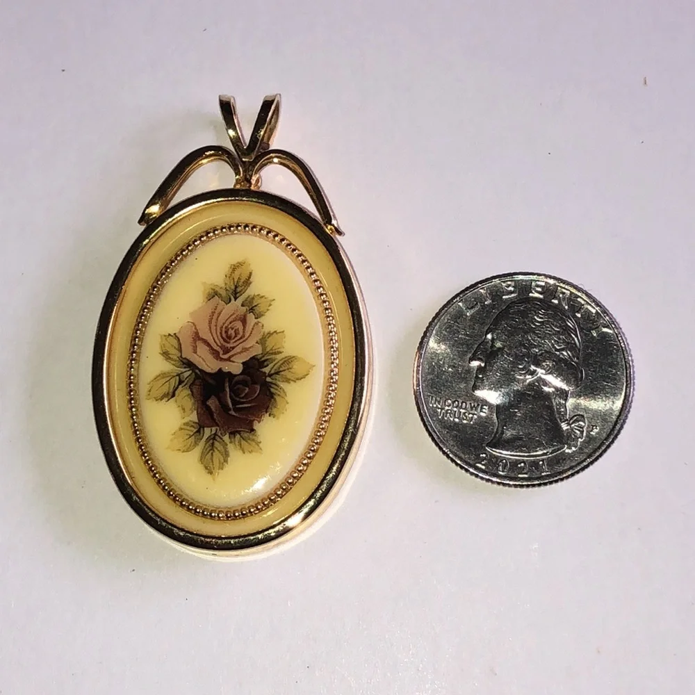 Elegant Vintage Gold Tone Floral Boho Ceramic Pendant - Picture 3 of 4